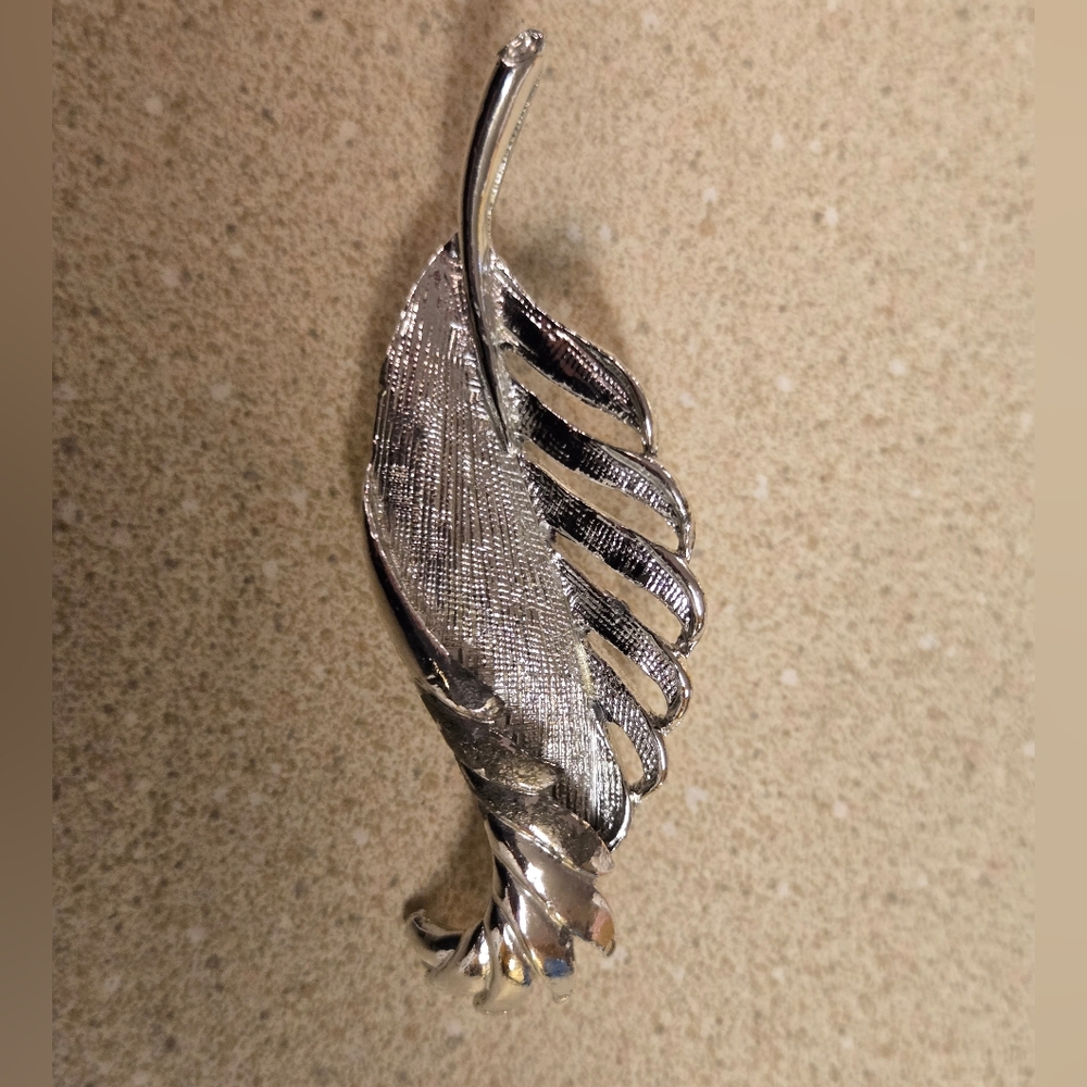 Vintage Silver Tone Leaf Brooch Costume Jewelry